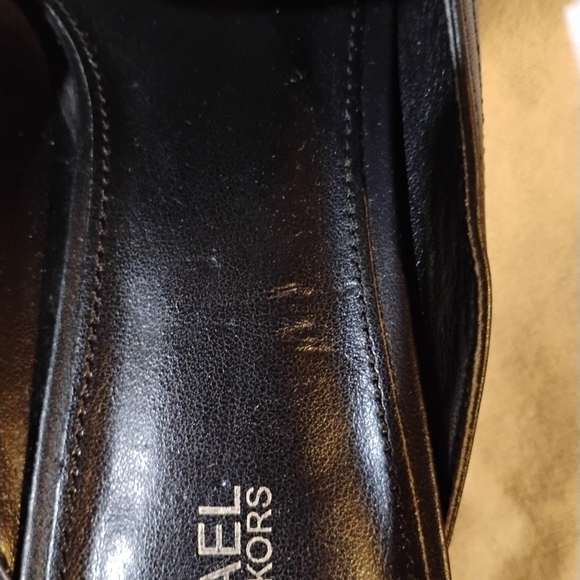 Michael Kors Size 8.5m Black Leather Flats with Gold Accent - Picture 10 of 16